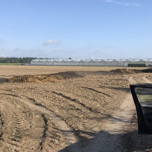 Wir fahren die Sinkschichten auf das Feld. Fermentersanierung August 2019, Nierswalder Biogasanlage.