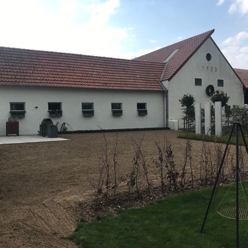 nierswalder-kuhhof-jrb-2019-vorgarten-01a
